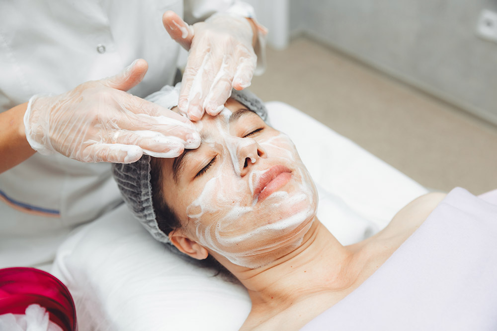 Tratamento facial de limpeza de pele